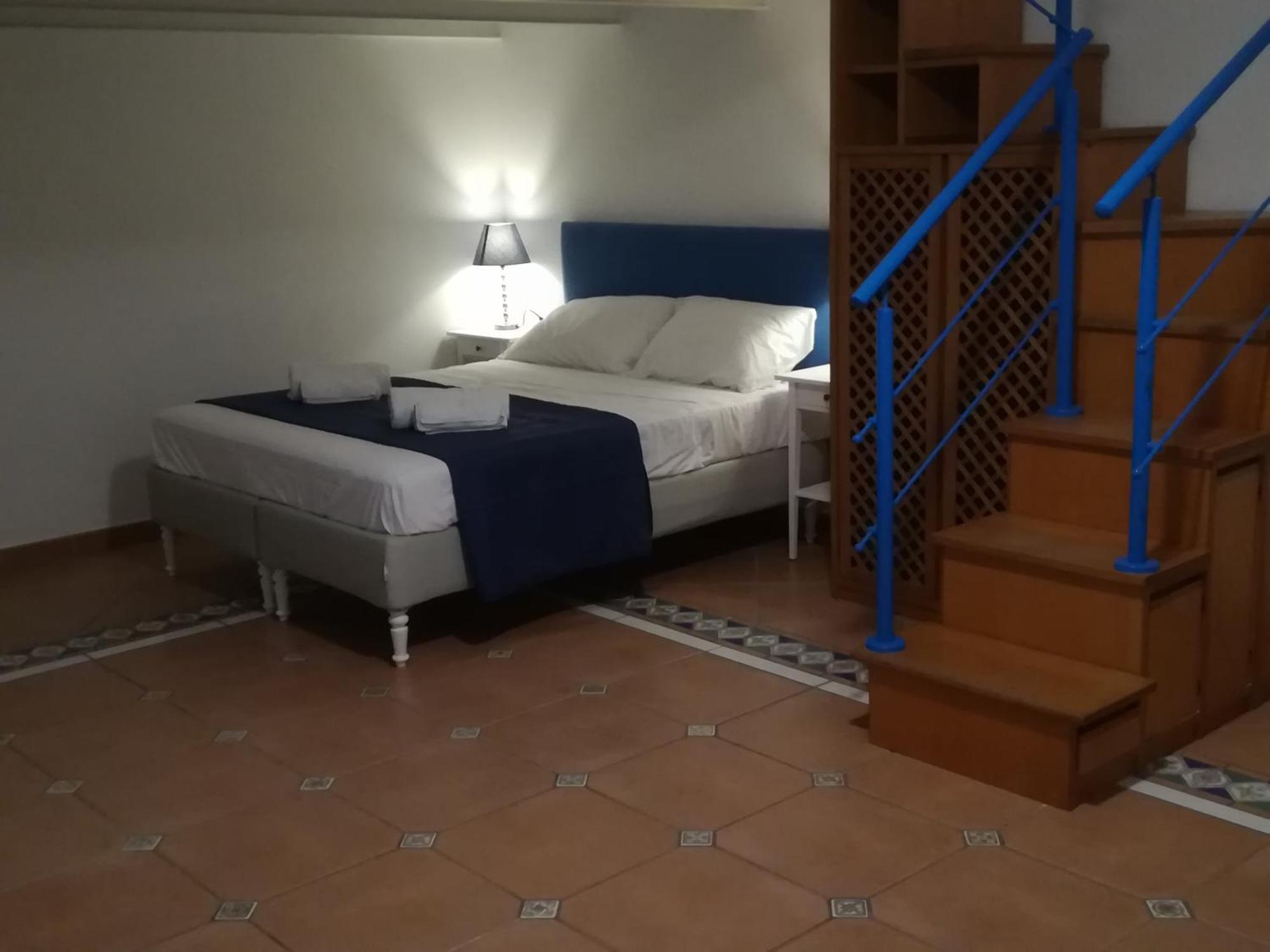 Neapolis Port * Napels